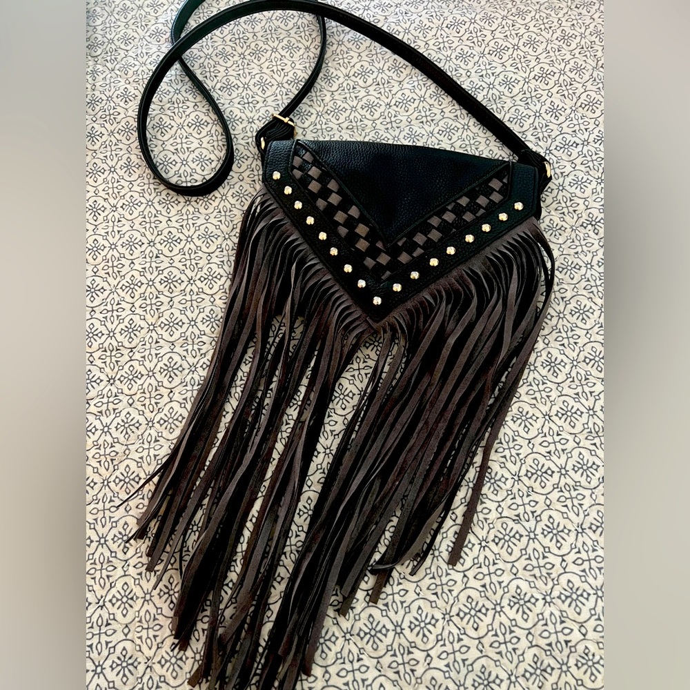 EUC ! Under One Sky boho fringe purse…perfect for a concert or festival.